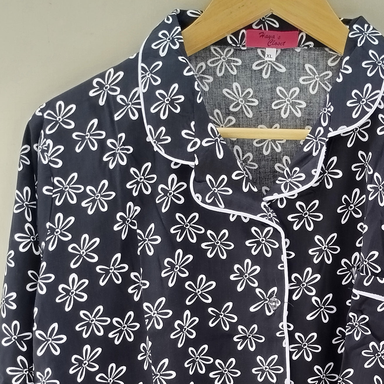 Black & white flower Pyjamas With Free Scurnchi.