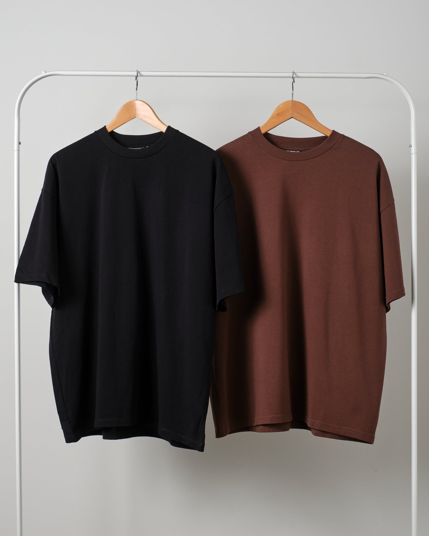 Pack of two plain oversize drop shoulder t-shirts (black - brown)